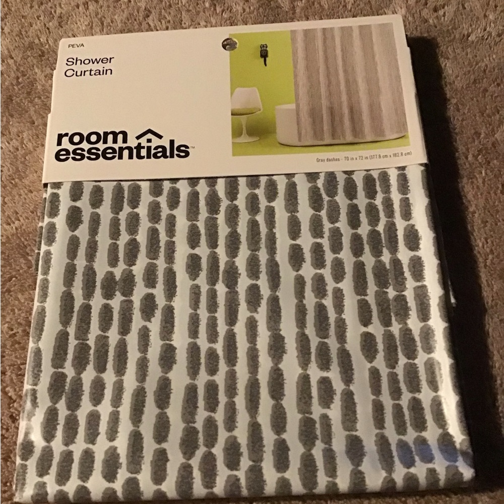 🙀🙀🙀 PRICE REDUCTION 🙀🙀🙀Lightweight Plastic Shower curtain/liner